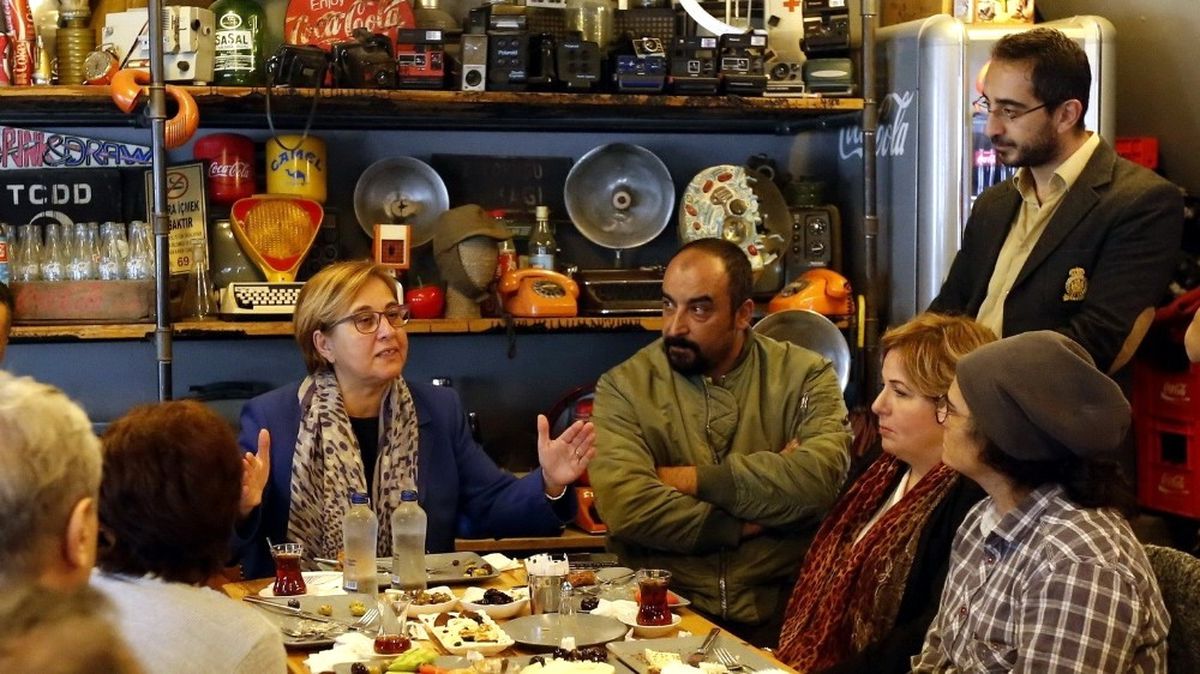 Başkan Pekdaş, Alsancak Esnafıyla Bir Araya Geldi
