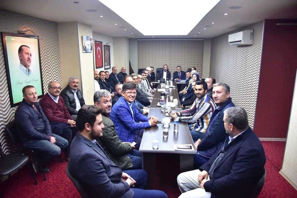 Başkan Yağcı, AK Parti Toplantısında Projeler Hakkında Bilgi Verdi