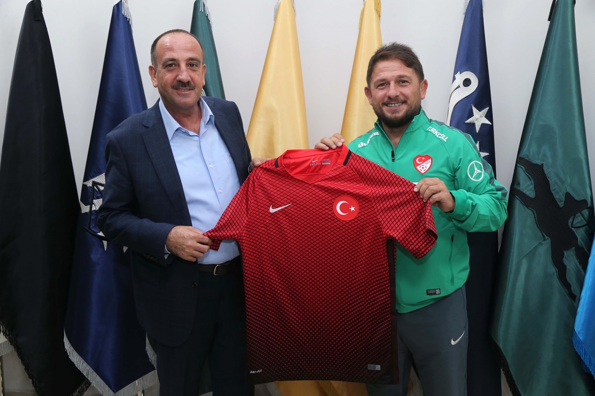 Bayan Futbol Takımından Ziyaret