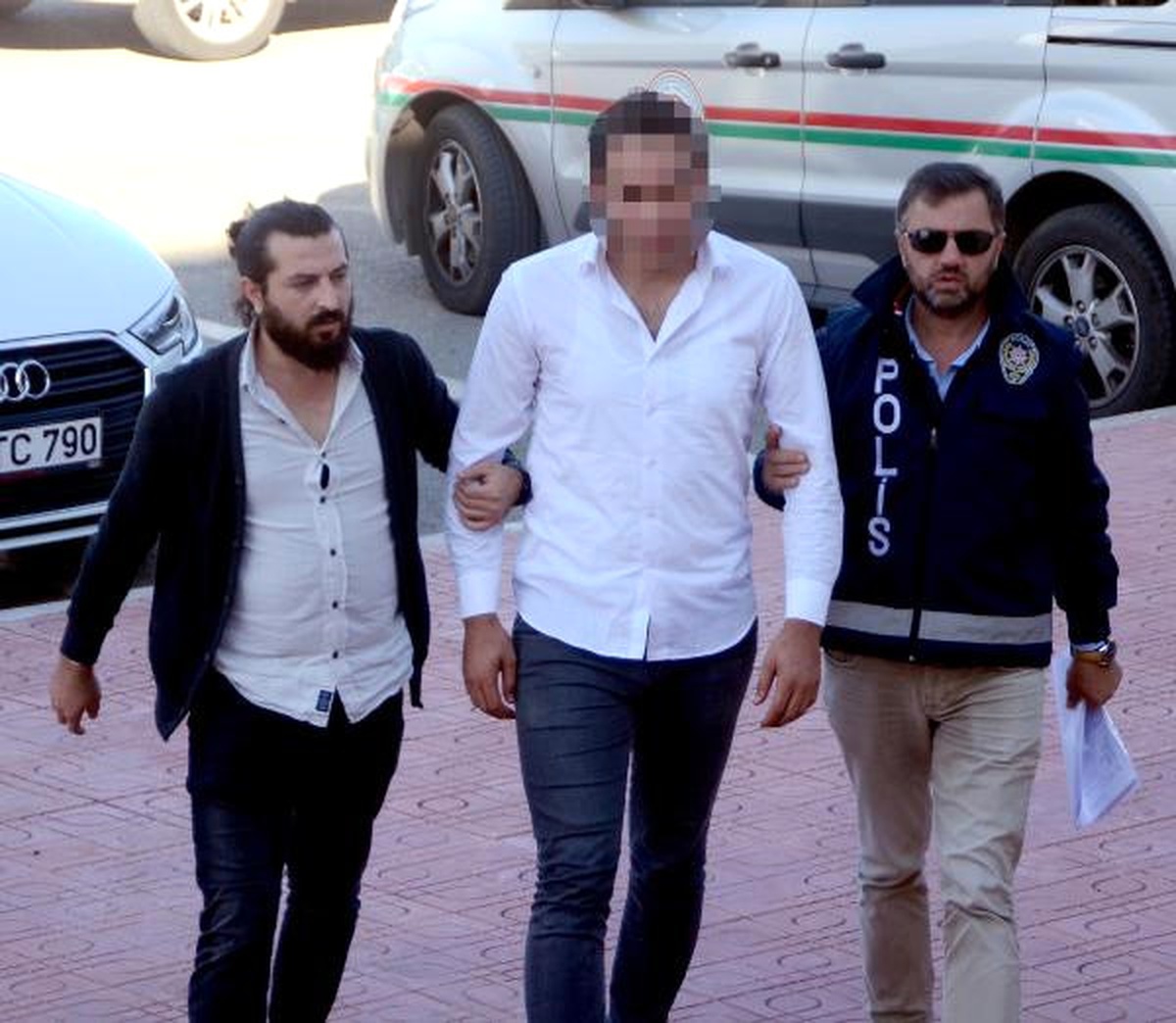 Bodrum\'da Cumhurbaşkanı\'na Hakaretten Gözaltı