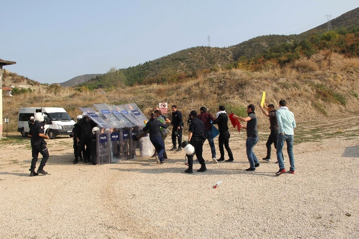 Bu Göstericilerin Hepsi Polis