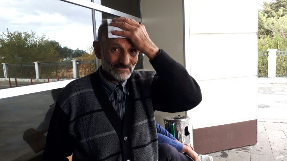 Cami Tuvaletinde Kafasına Tuğla Düştü