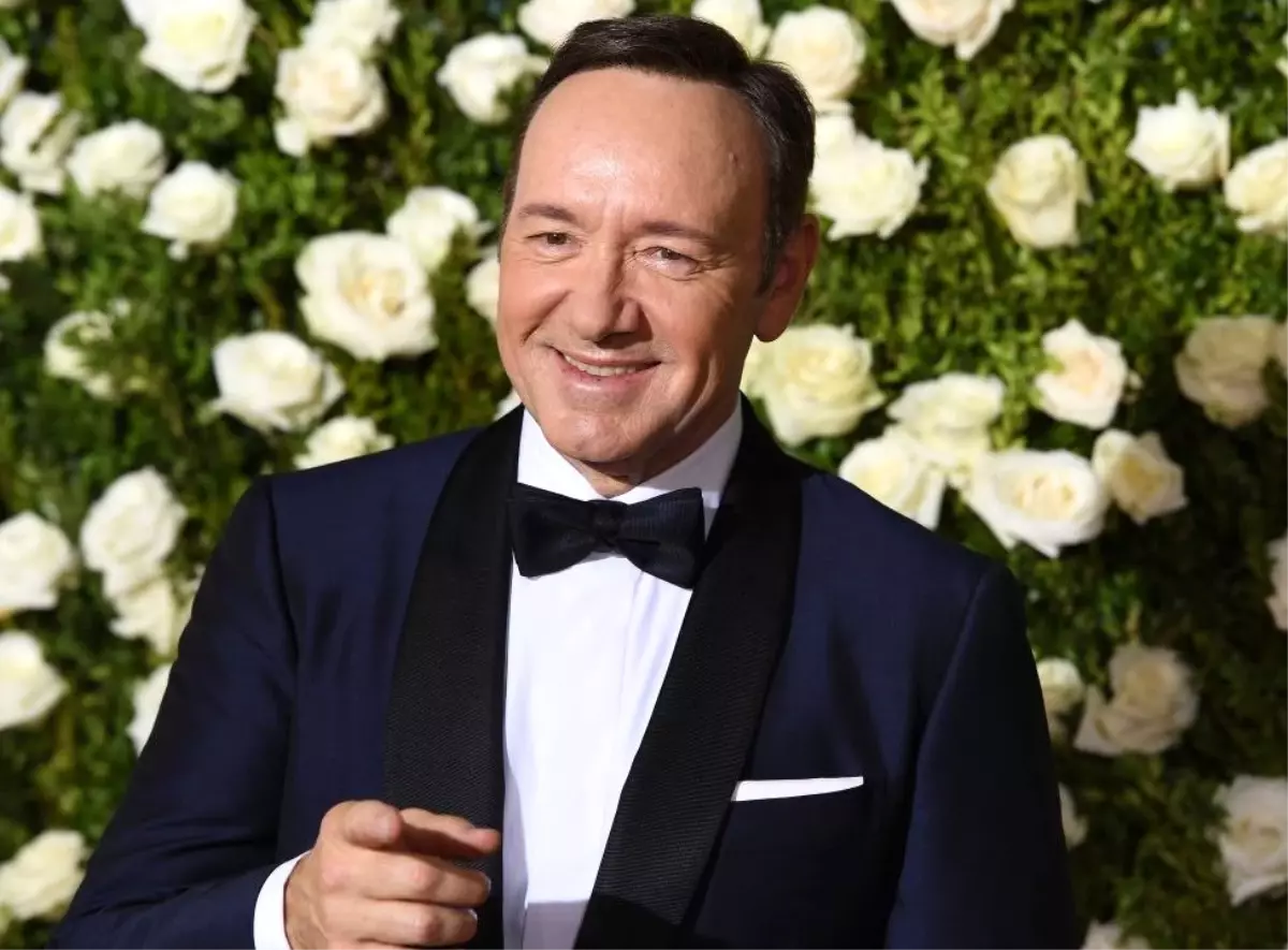 Cinsel Tacizle Suçlanan Kevin Spacey\'ye Özel Emmy Ödülü Verilmesinden Vazgeçildi