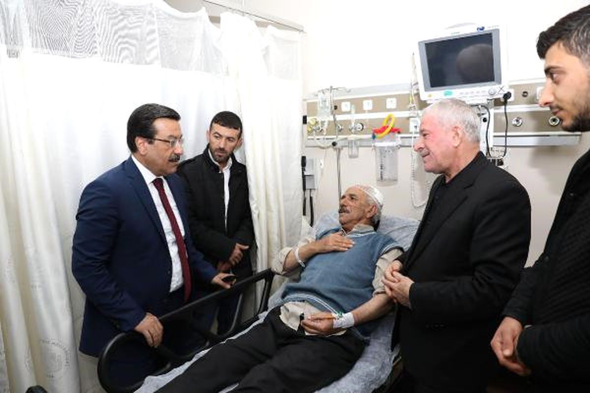 Diyarbakır\'da Belediye Otobüsü Devrildi: 11 Yaralı