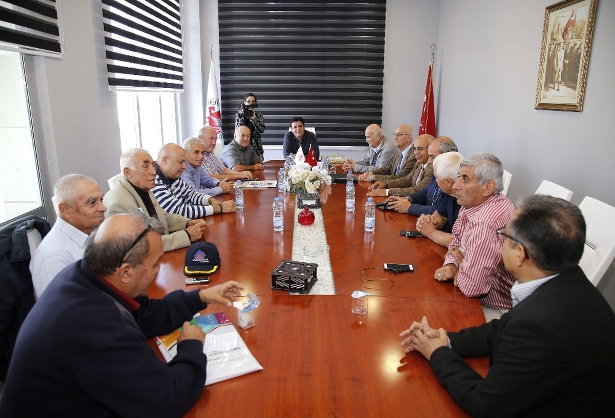 Döşemealtı\'nda Çim Hokeyi Sahası Çalışmaları Başladı