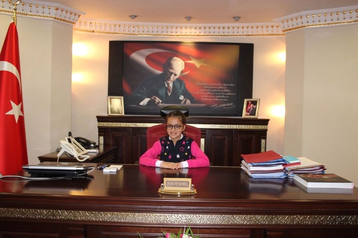Dün İstedi, Bugün Vali Oldu