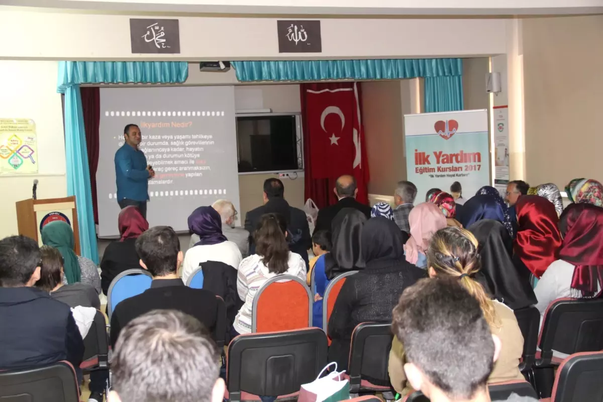 Ferizli\'de İlk Yardım Semineri Düzenlendi