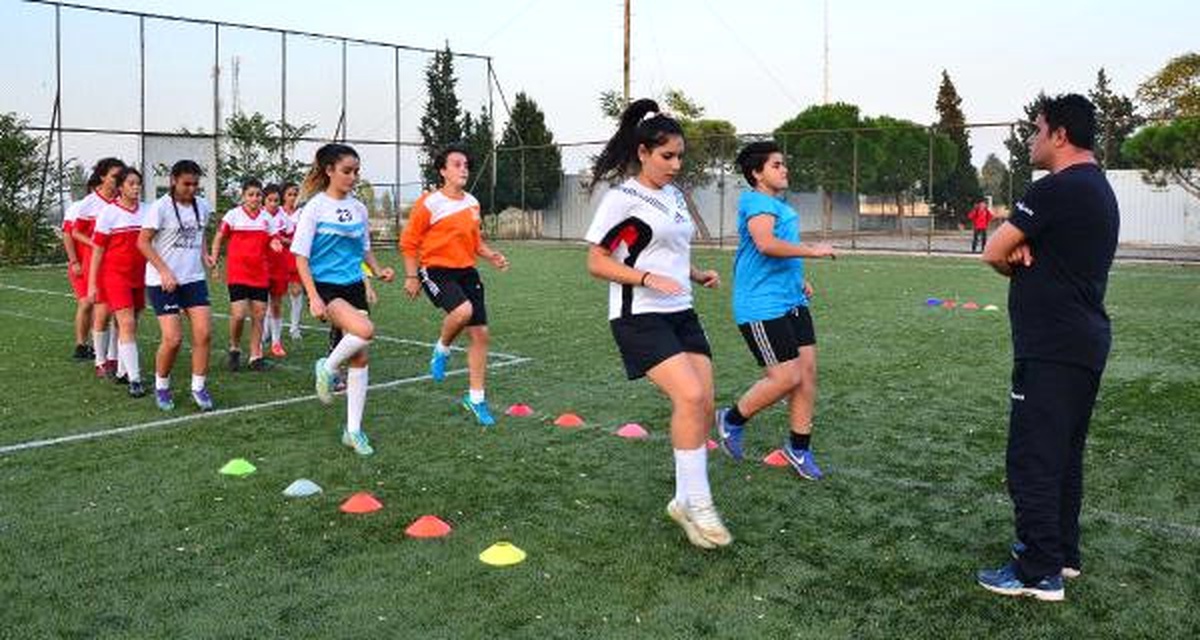 Genç Kızlar Futbol Sayesinde Sosyal Yaşama Katılıyor