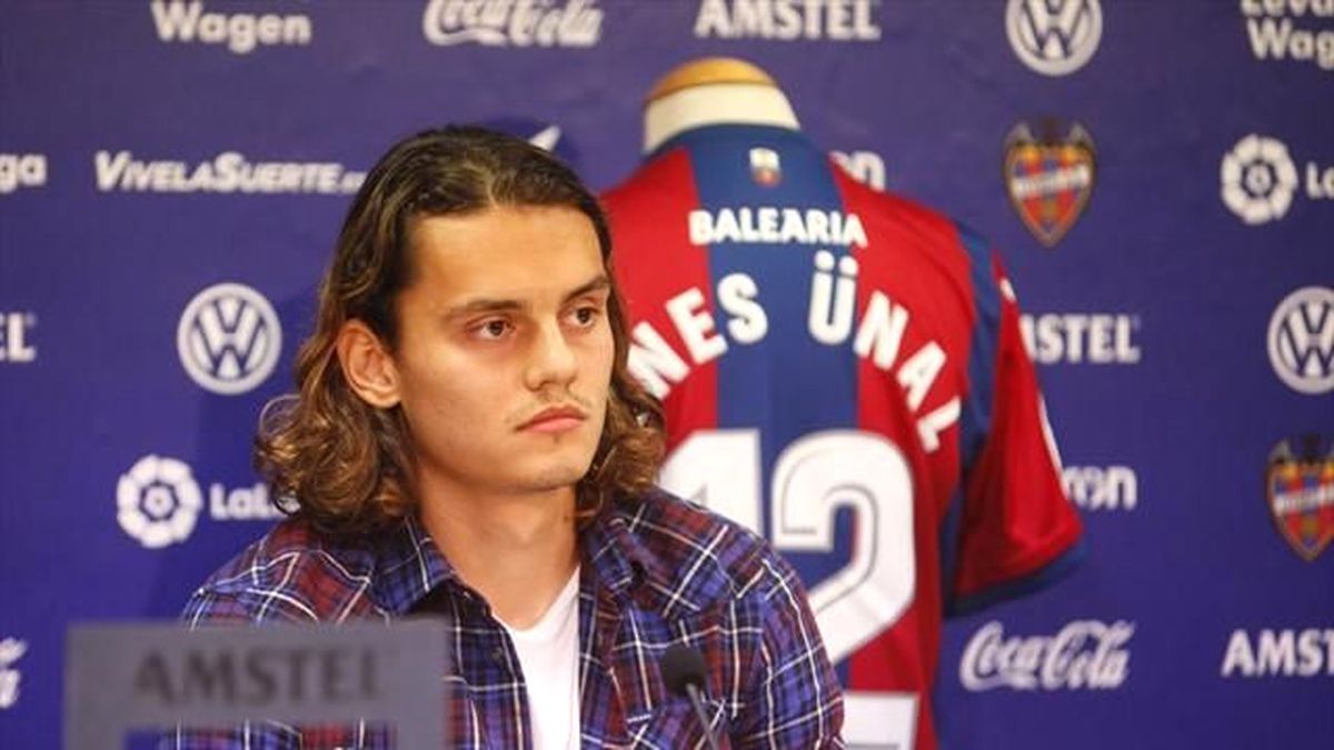 Levante, Enes Ünal\'ı Basına Tanıttı