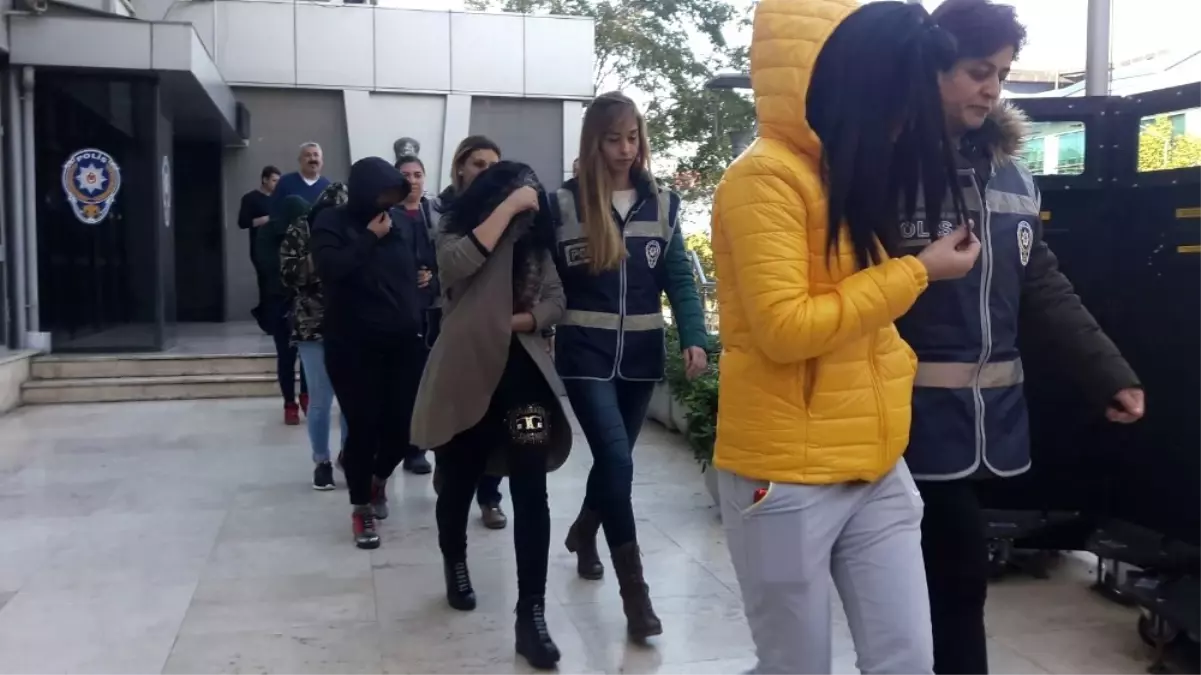 Lüks Villadaki Swinger Partisine Polis Baskını