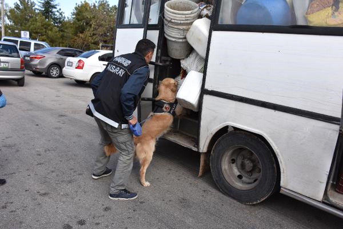 Midibüste 220 Kilo Esrar Bulundu, 5 Suriyeli Gözaltına Alındı