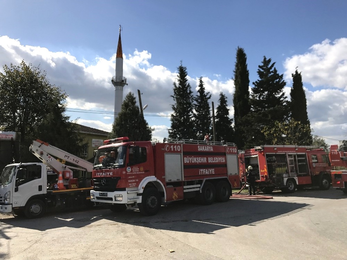 Namaza Geldiler Caminin Yandığını Gördüler