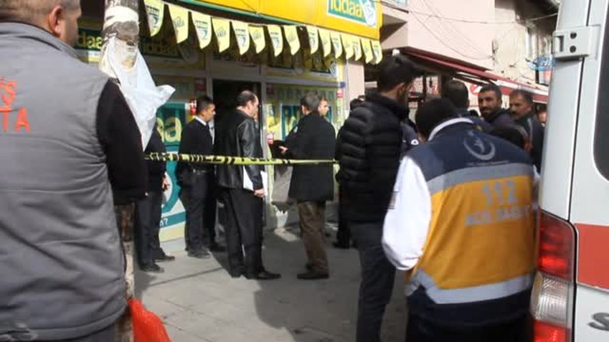 Oğluna \'Ben Sizi Utandıracak Bir Şey Yapmadım\' Mesajını Attı, İntihar Etti