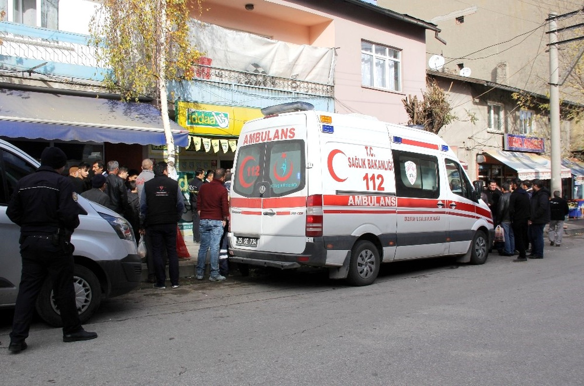Oğluna \'Ben Sizi Utandıracak Bir Şey Yapmadım\' Mesajını Attıktan Sonra İntihar Etti