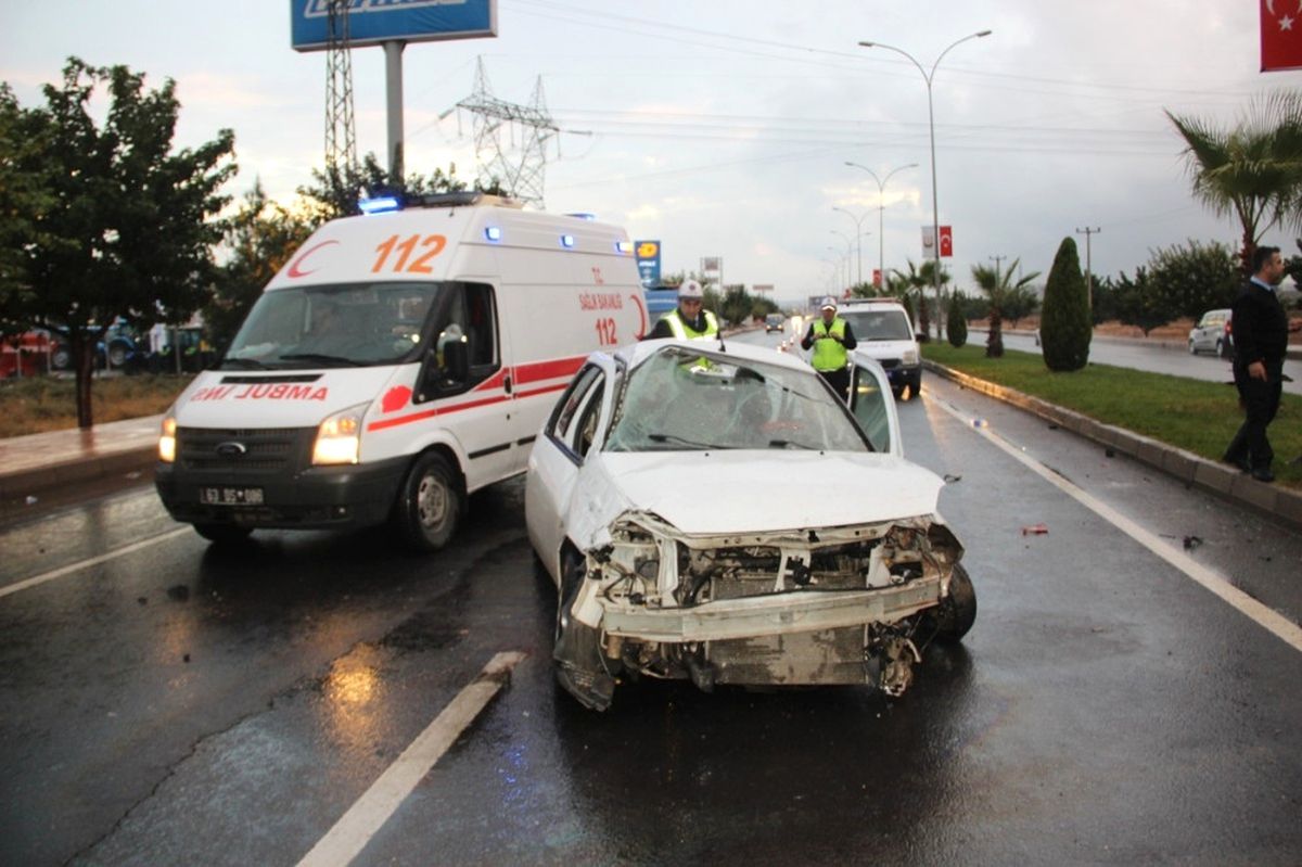 Otomobil Takla Attı: 4 Yaralı