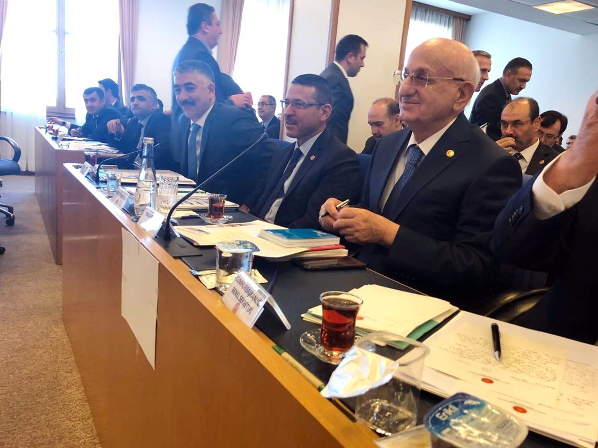Plan ve Bütçe Komisyonu\'nda "Hükümet" Yazısının Üzeri Kapatıldı