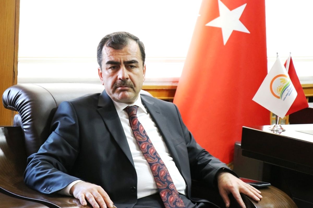 Sisi\'ye, Esed\'e Diktatör Diyemeyen Edepsizler..."