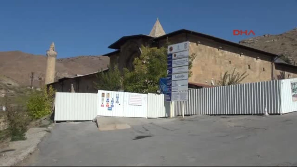 Sivas Anadolu\'nun \'El Hamrası\' Ulu Cami\'de Restorasyon Sürüyor