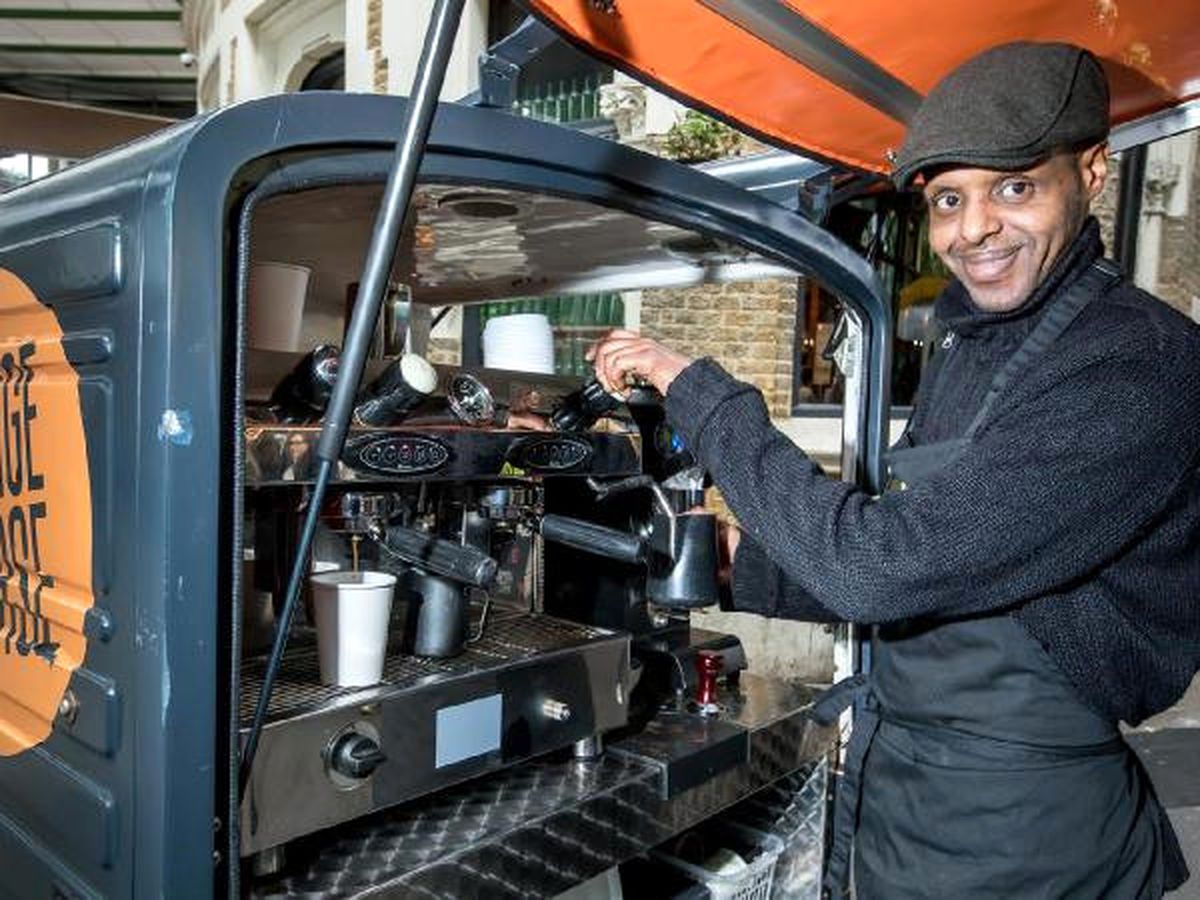 Thames\'e Can Kurtarmak İçin Atlayan Evsiz Espresso Ustası Oldu
