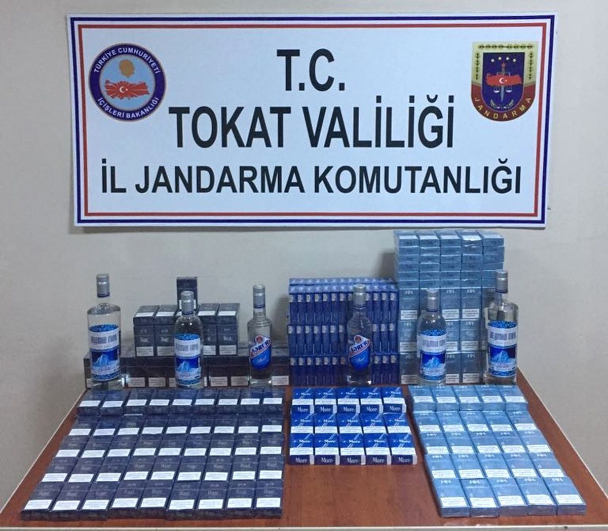 Tokat\'ta Kaçak Sigara ve İçki Operasyonu