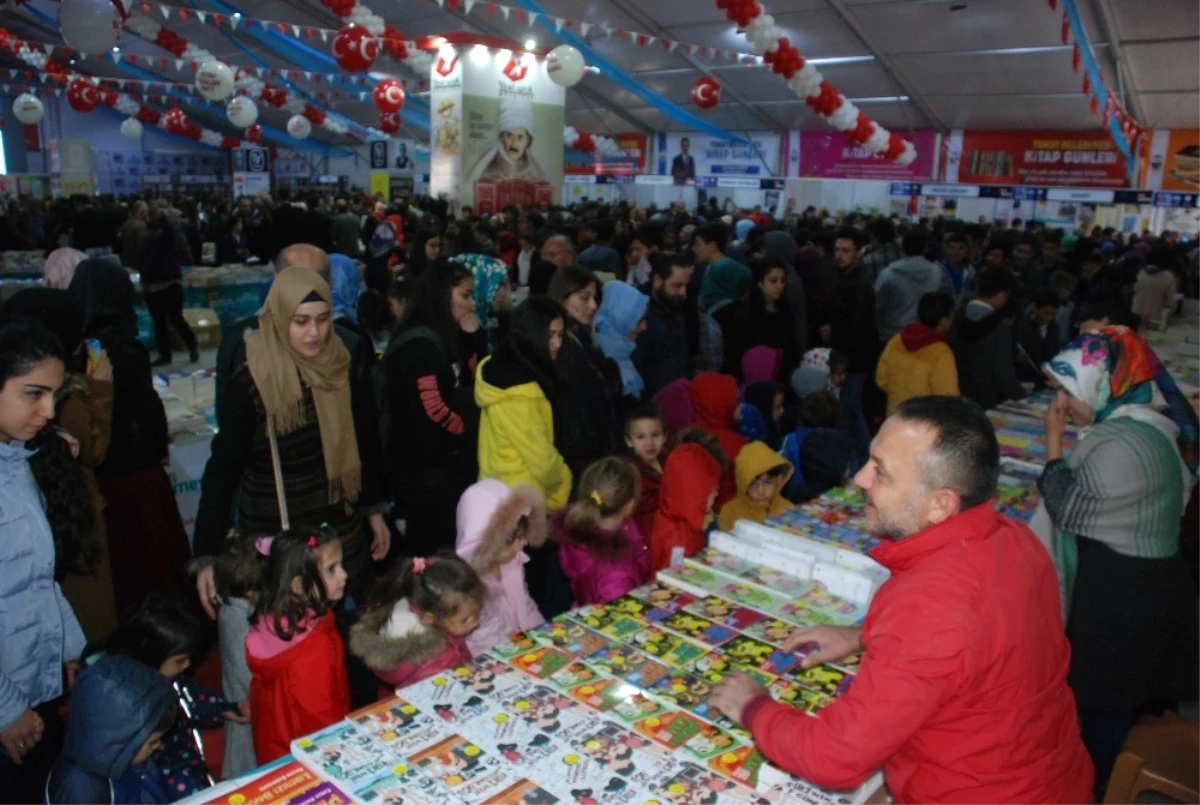 Tokat\'ta Kitap Fuarına Yoğun İlgi