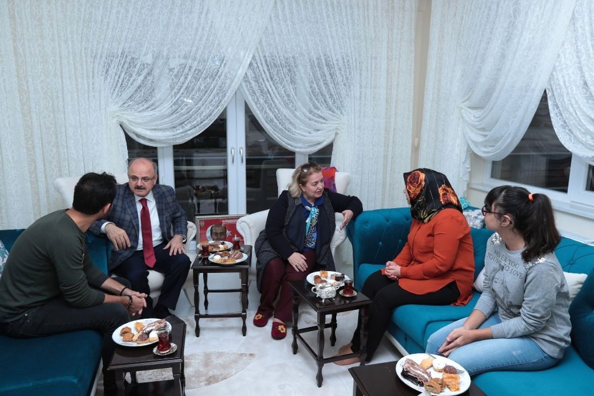 Vali Çakacak, Şehit Murat Ködük\'ün Ailesini Ziyaret Etti