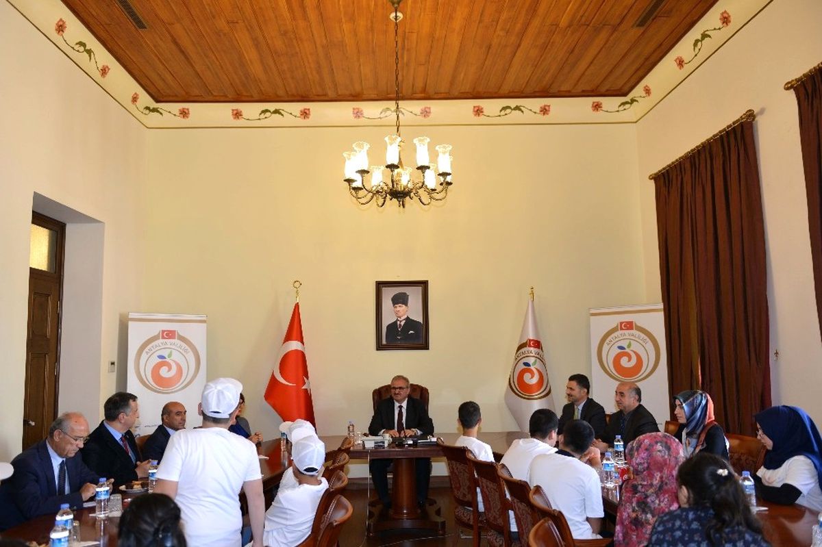 Vali Karaloğlu, Bitlisli Çocukları Makamında Ağırladı
