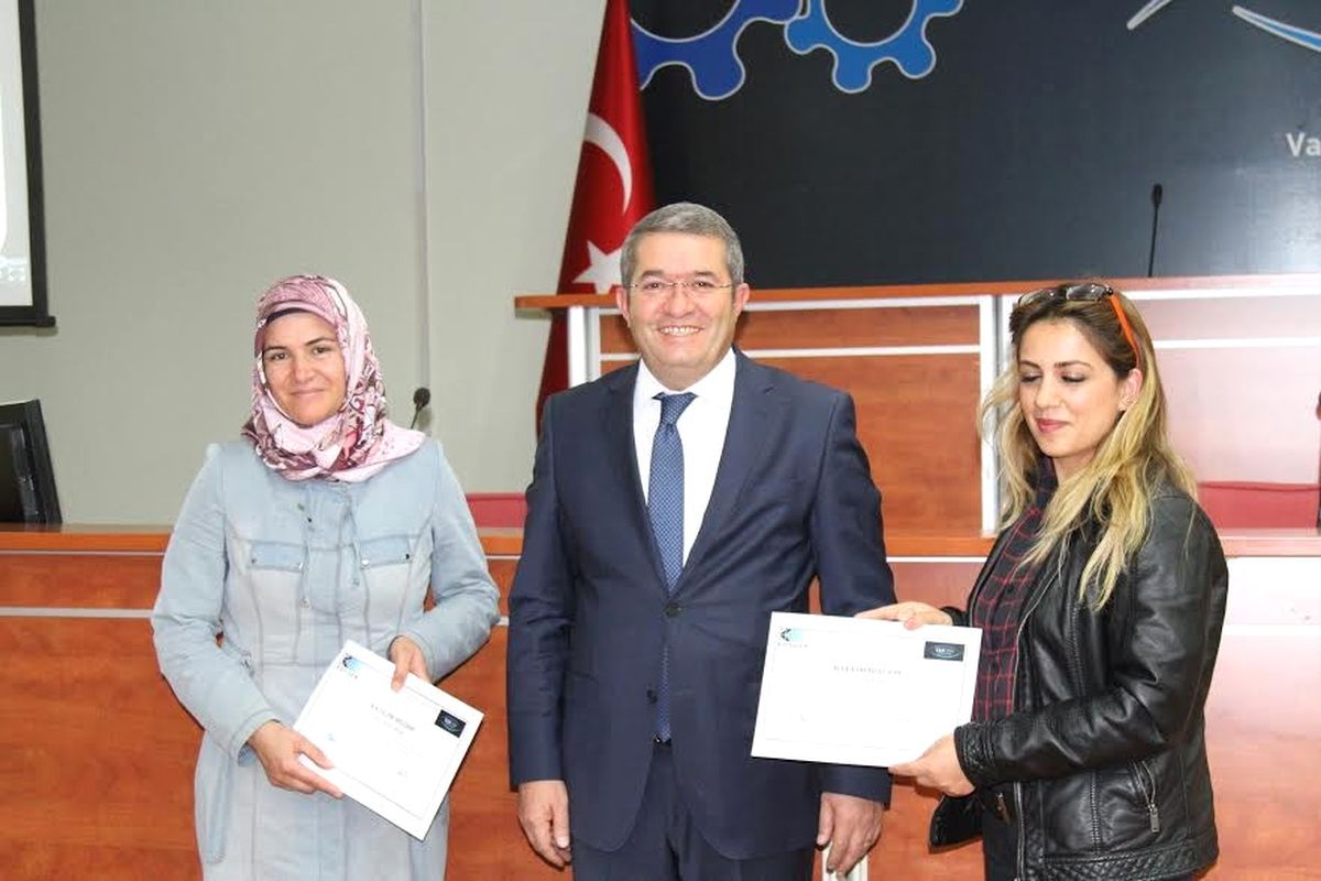 Van\'da "Tekstilde İş Gücü Yerinden Edinmiş Kişilerle Gelişiyor" Projesi