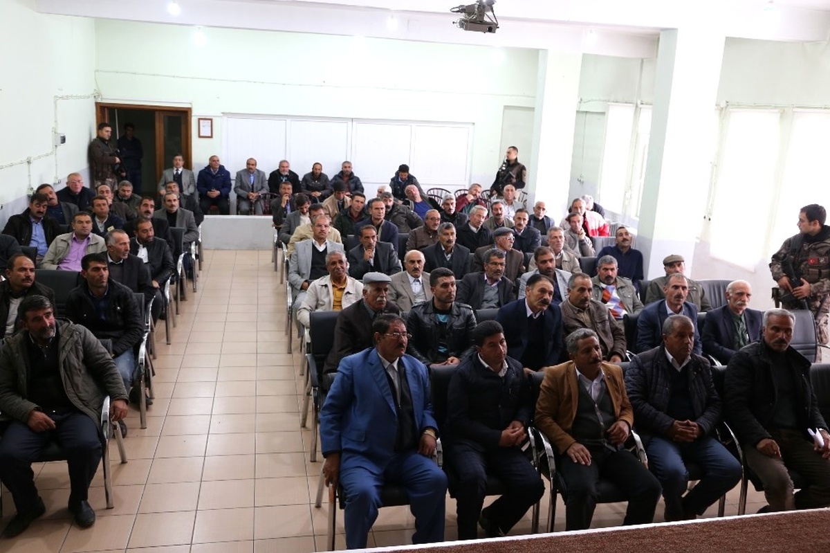 Varto\'da Köylere Hizmet Götürme Birliği Toplantısı