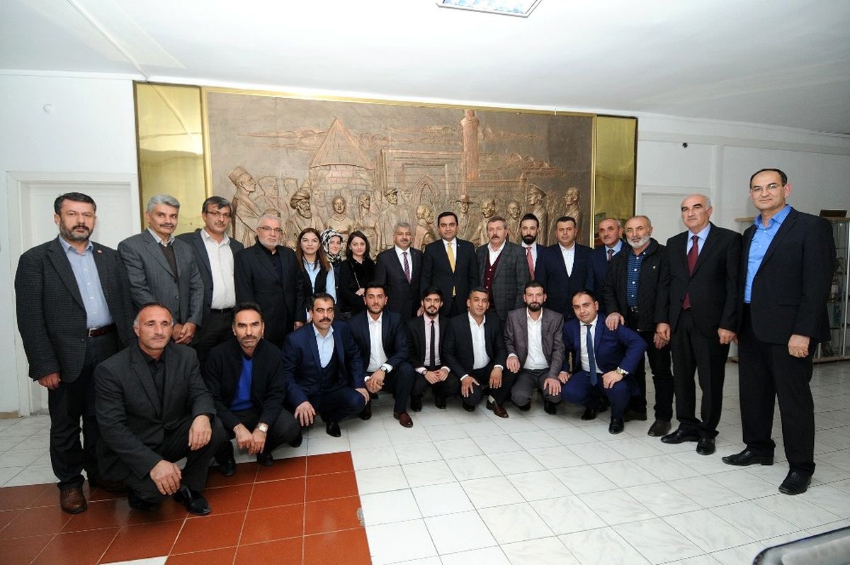AK Parti Merkez İlçe Teşkilatı Vali Şentürk ve Belediye Başkanı Bahçeci\'yi Ziyaret Etti