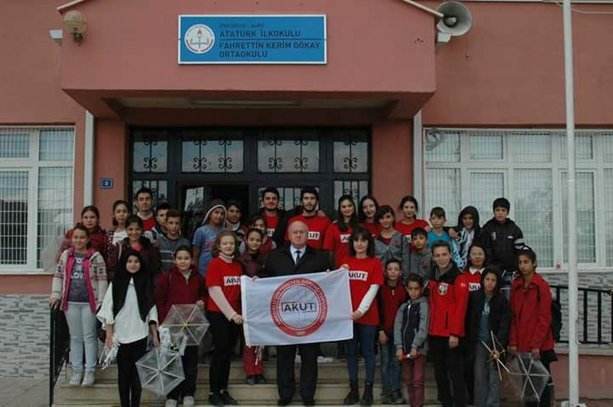 Akut Öğrenci Kulübü\'nden Miniklere Deprem Semineri