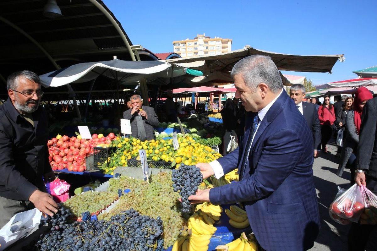 Başkan Çelik Beyaz Masa Mobil\'de Halkı Dinledi