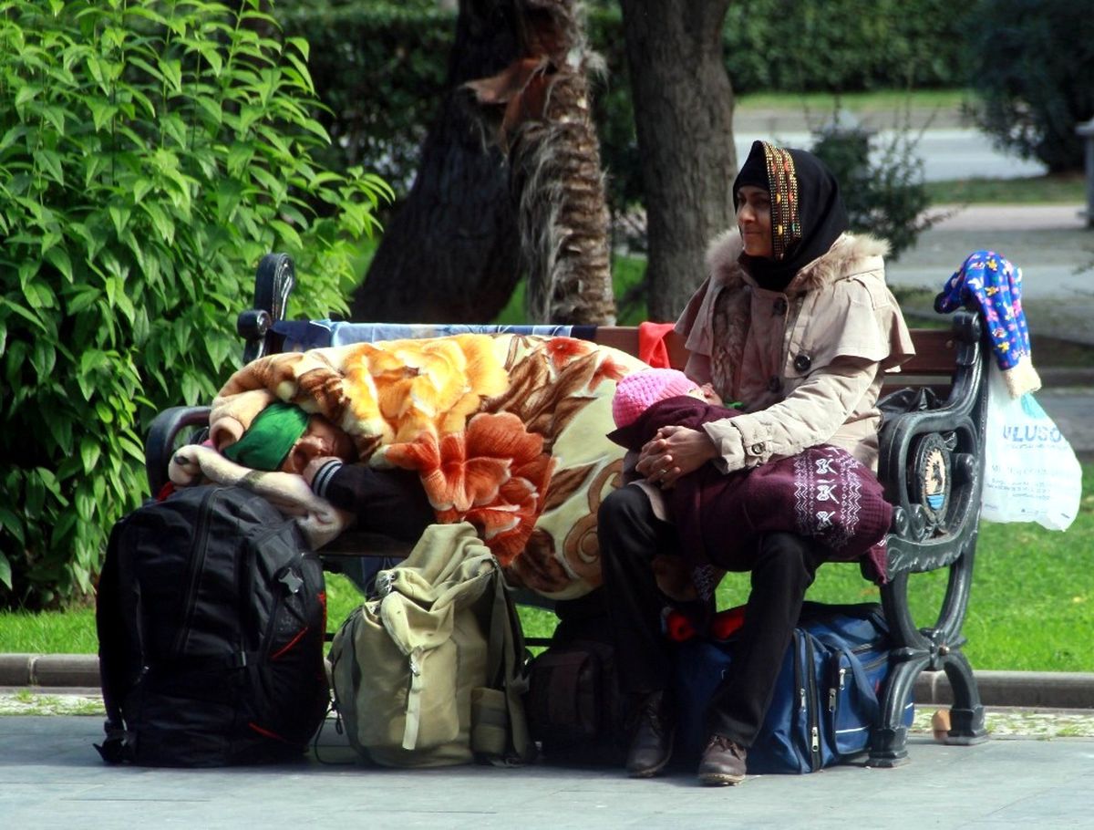 Battaniye Altında Çaresiz Bekleyiş