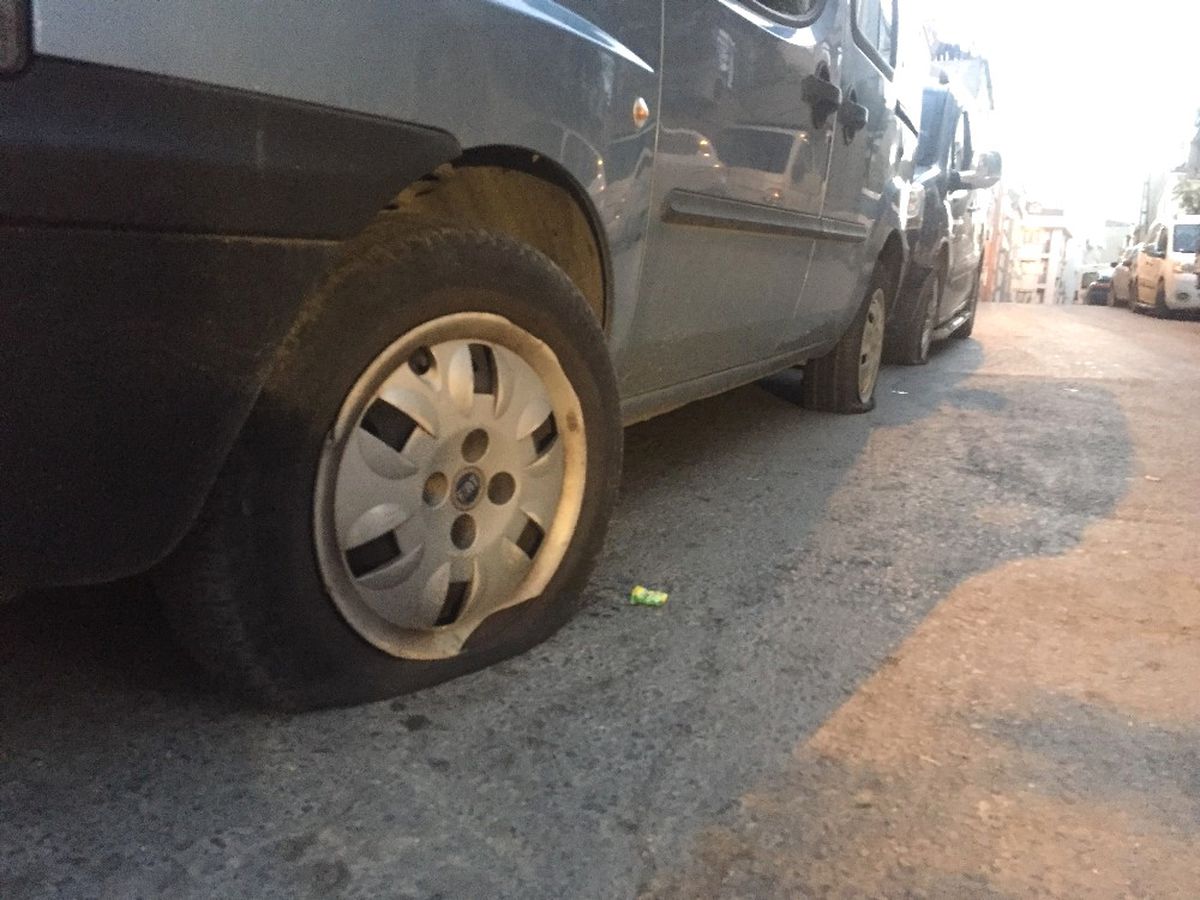 Beyoğlu\'nda 20 Aracın Lastiğini Patlattılar