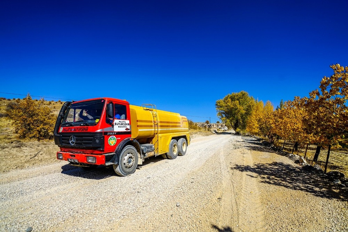 Büyükşehir Belediyesi Yol Genişletme Çalışmalarına Devam Ediyor