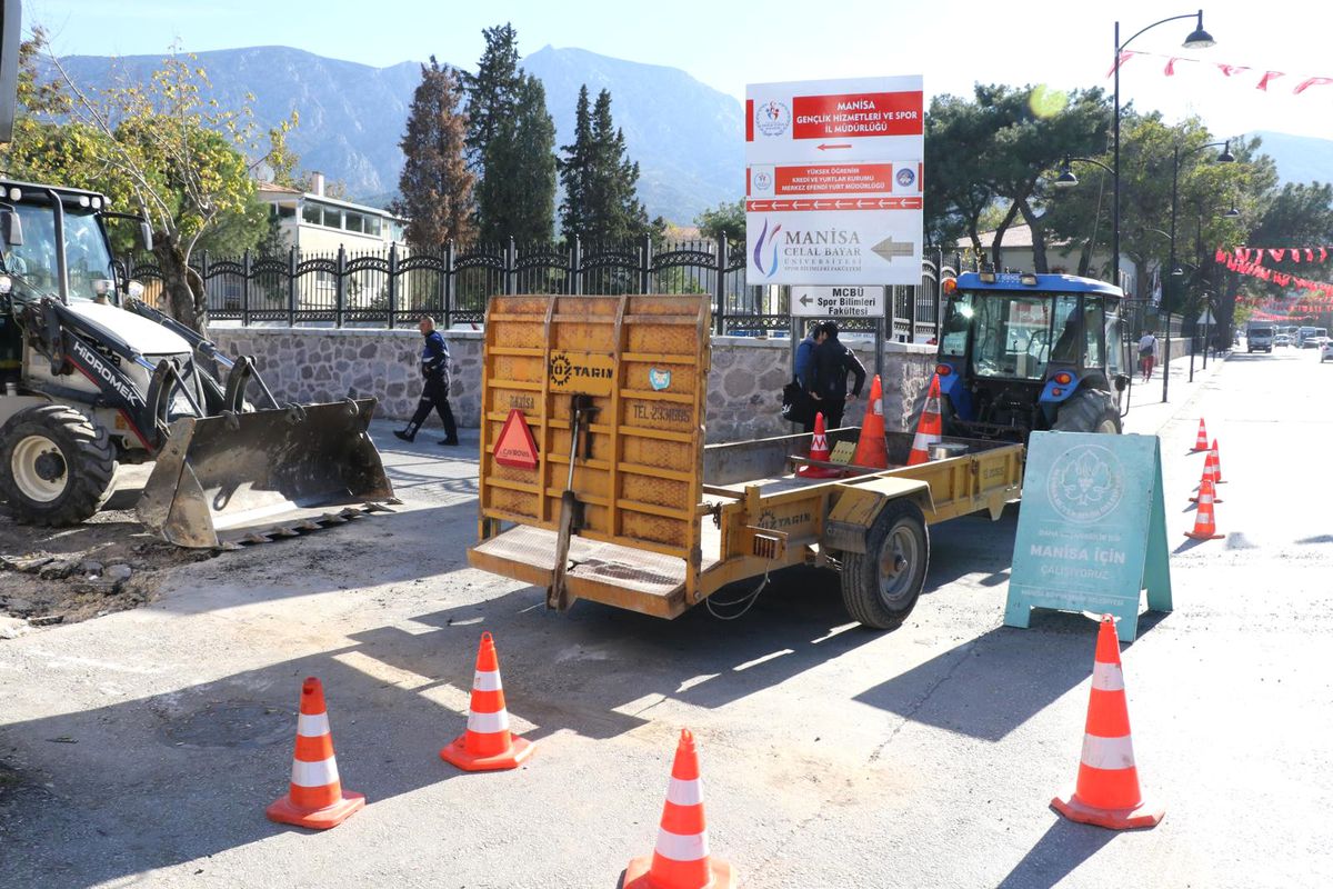 Büyükşehir\'den Yol Mesaisi