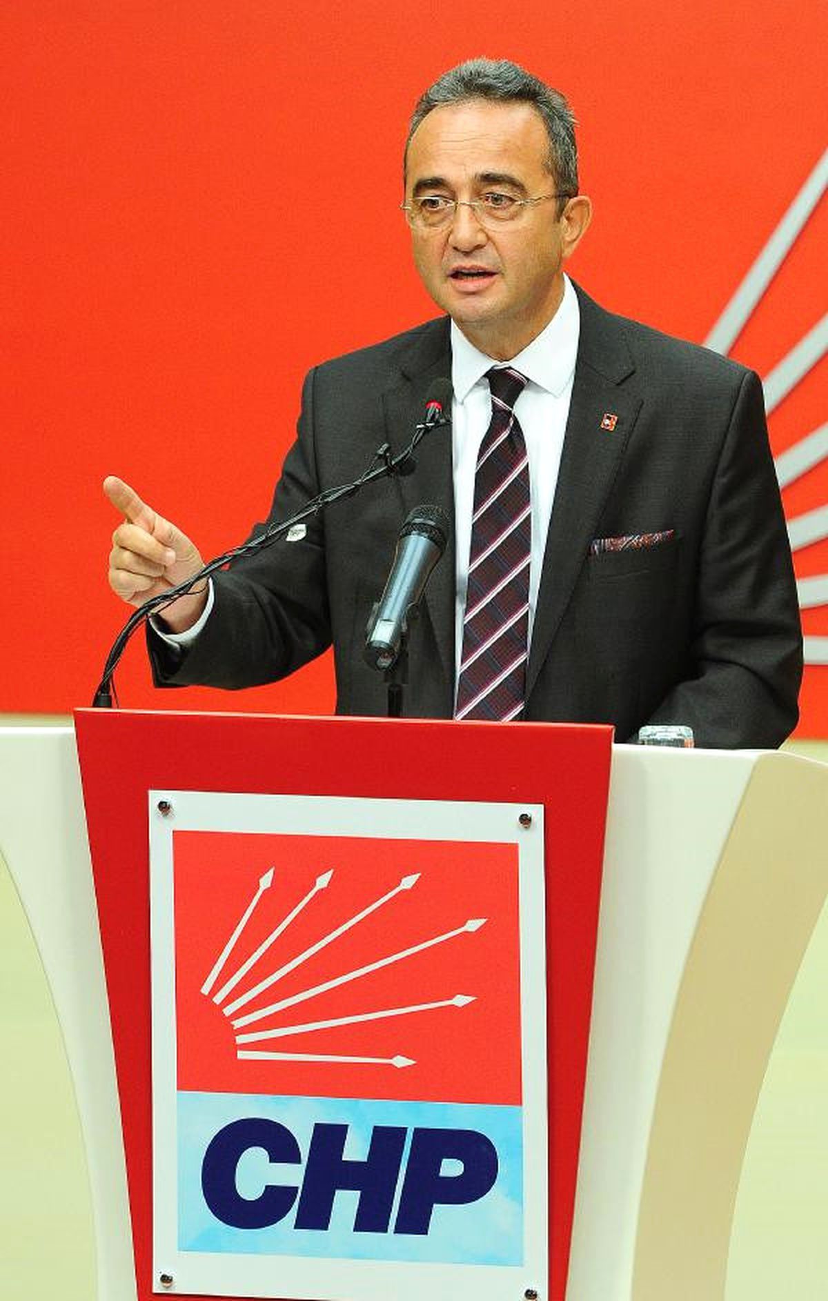 CHP\'li Tezcan: Toplumu Kutuplaştırmak Faşizm Yöntemidir