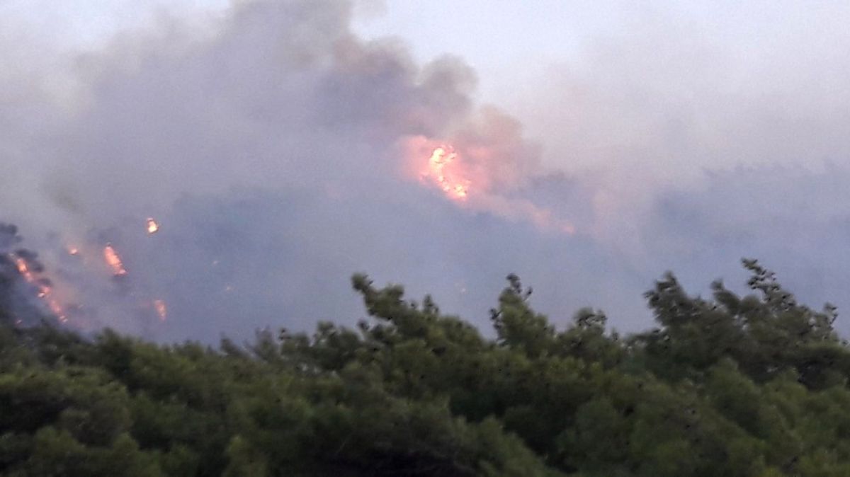 Datça\'da 2 Ayrı Noktada Aynı Anda Orman Yangını