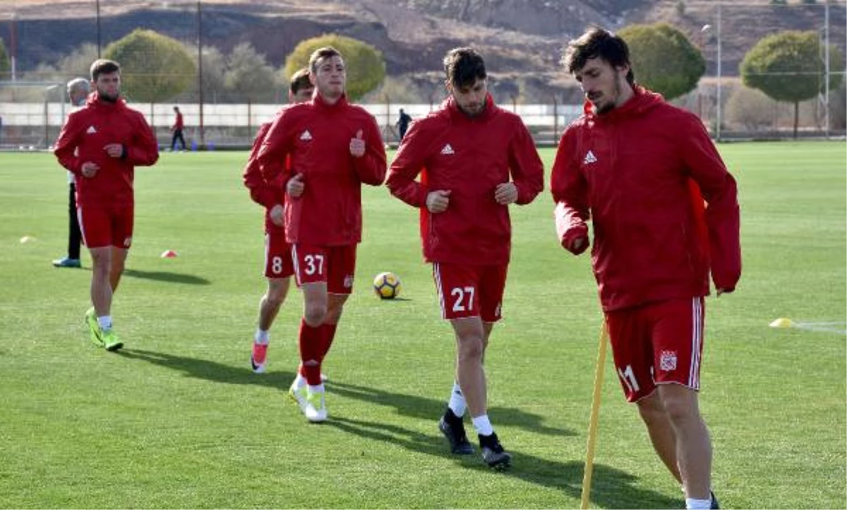 Demir Grup Sivasspor Teknik Direktörü Aybaba: "Yukarılara Çıkmak İstiyoruz"