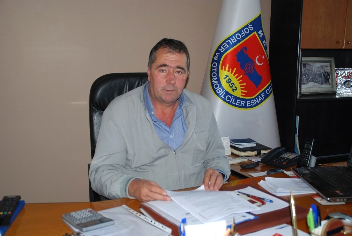 Demirkan: "Cam Filmi Koyuluğuna Göre Yasaklanmalı"