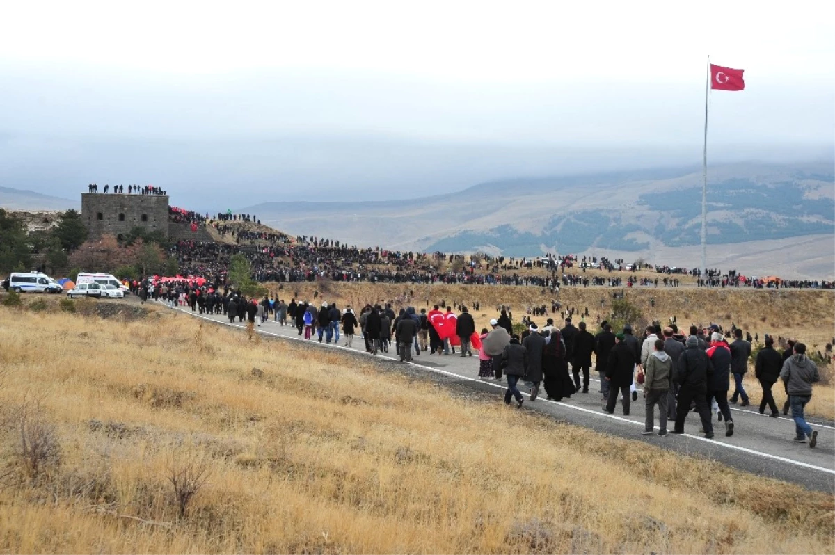 Erzurum 11 Kasım\'da Tabyalara Yürüyor