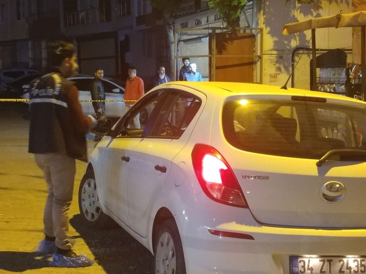 Esenyurt da Bir Şahıs Ayrıldığı Eşini Arabasının İçerisinde Öldürdü