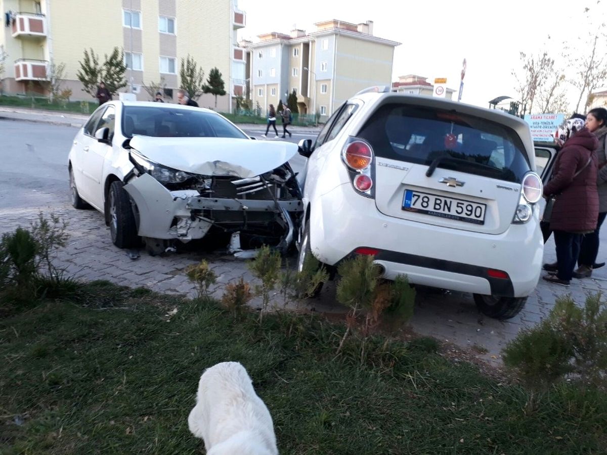 Eskişehir\'de Trafik Kazası; 2 Yaralı