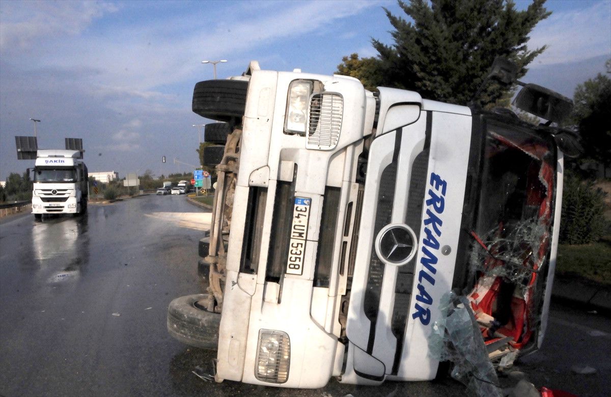 Gaziantep\'te Tır Devrildi