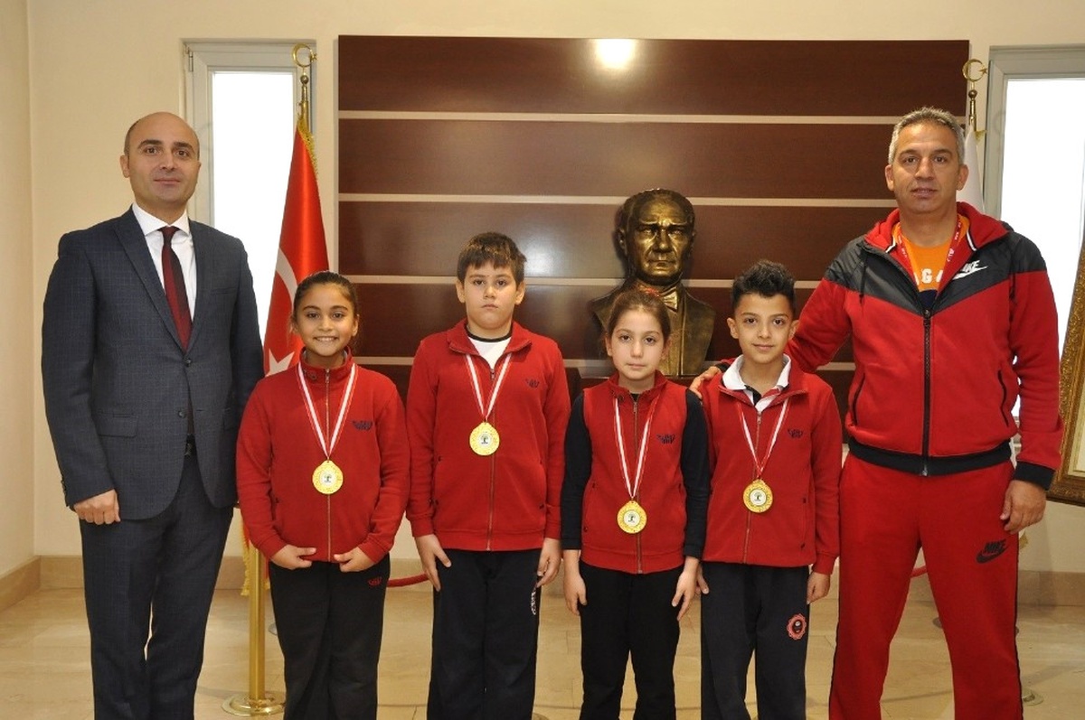 Gkv\'li Minik Yüzücüler, Cumhuriyet Kupasında 4 Madalya Kazandı