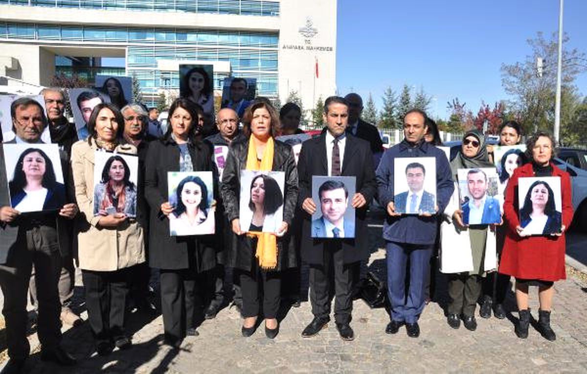 Hdp\'li Danış: Aym\'yi Bağlayan Tek Belge Anayasadır