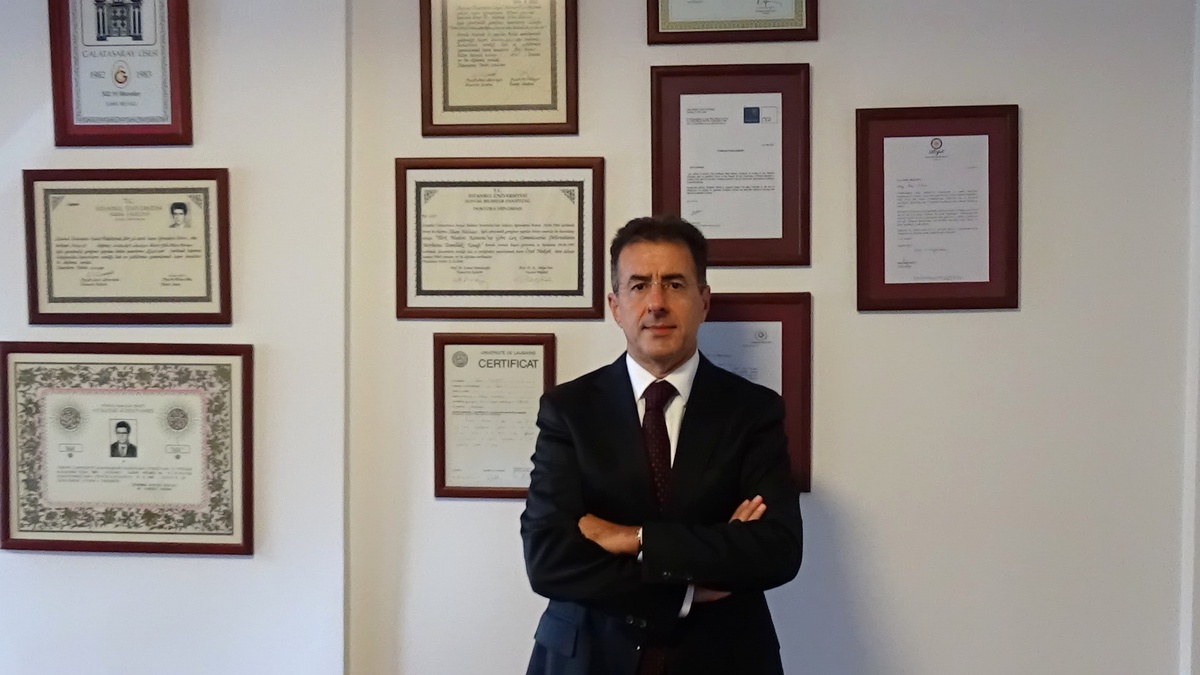 İlhan Helvacı Yabancı Yatırımcılara Yol Gösteriyor