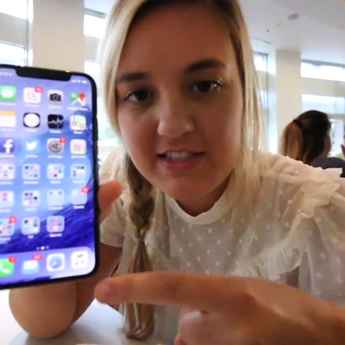 İphone X Videosu Viral Olan Kızın Babası Apple\'dan Kovuldu