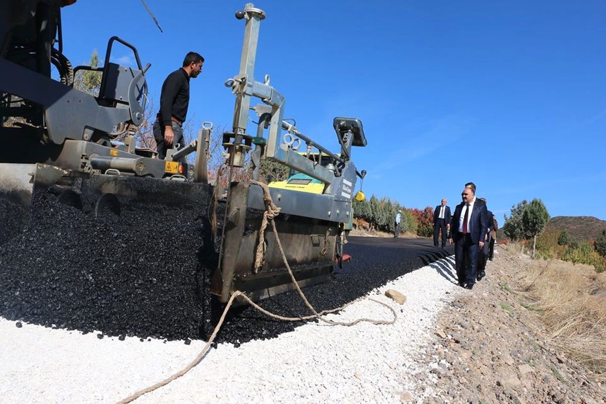 Isparta\'da 2018 Hedefi 210 Kilometre Sıcak Asfalt