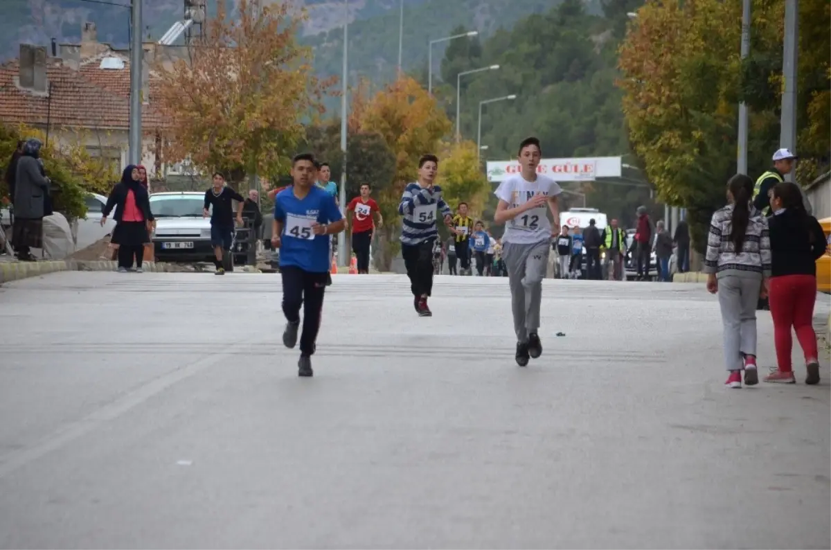 Kargı Panayırı Etkinlikleri Kapsamında Atletizm Yarışları Düzenlendi